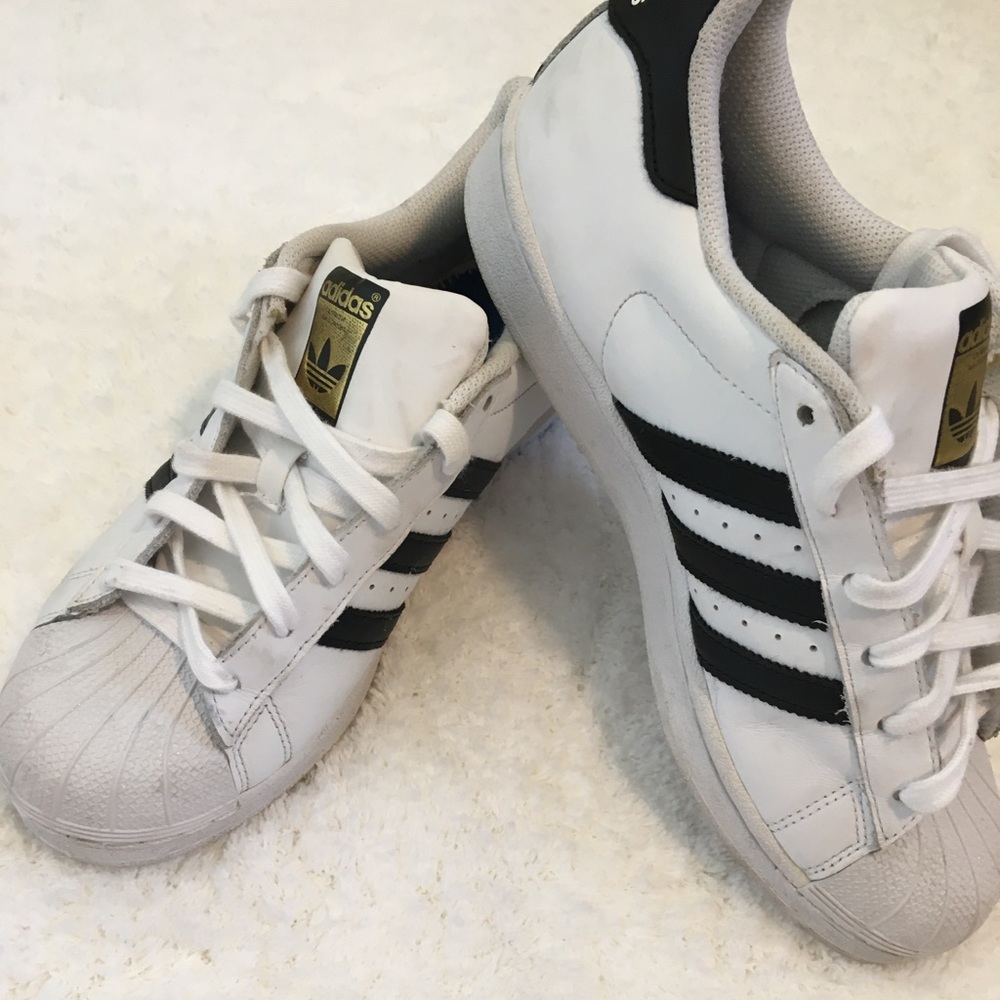 Adidas Superstar sneaker size 8 women’s